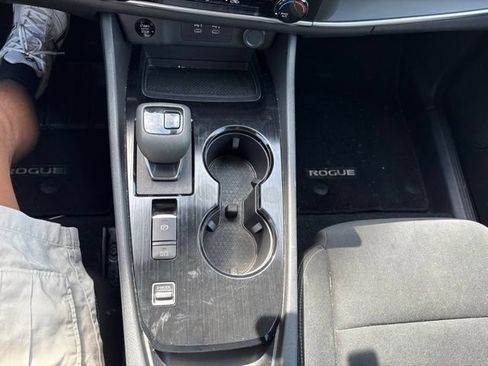 Used 2024 Nissan Rogue S FWD image 18