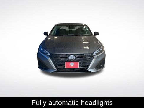 Used 2025 Nissan Altima 2.5 SV FWD image 14