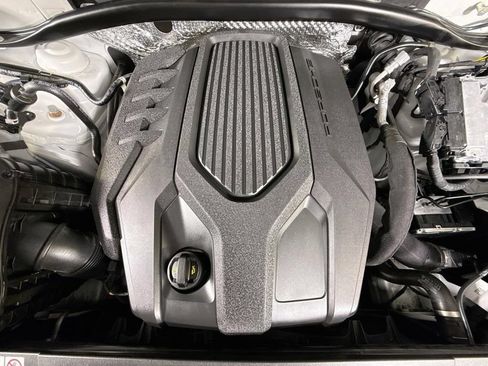 Certified 2024 Porsche Macan AWD/4WD image 29
