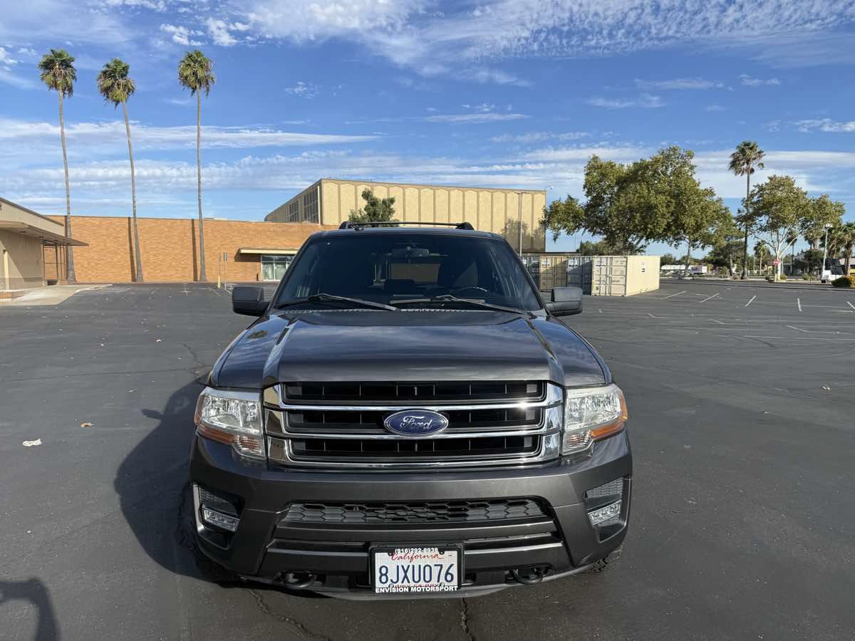 Used 2017 Ford Expedition XLT AWD/4WD image 2