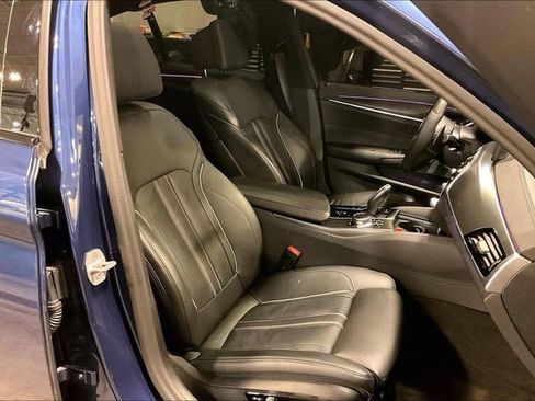 Used 2023 BMW M550i xDrive image 7