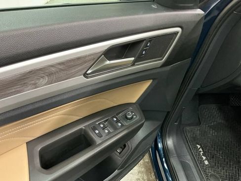 Used 2021 Volkswagen Atlas Cross Sport SE FWD image 16