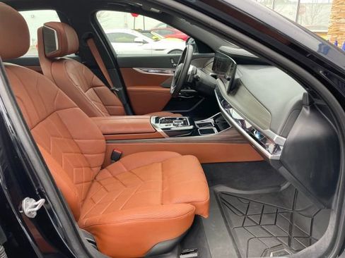 Used 2024 BMW 750e xDrive AWD/4WD image 32