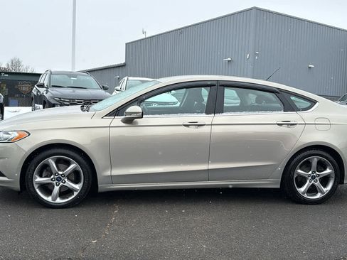 Used 2015 Ford Fusion SE w/ Equipment Group 201A image 4