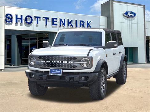 Certified 2022 Ford Bronco Badlands image 3