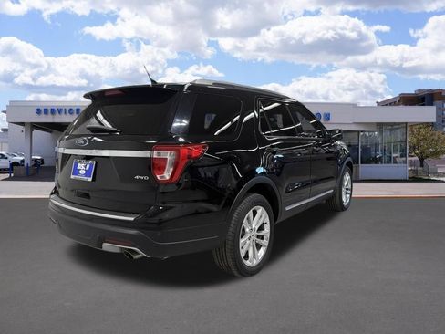 Used 2018 Ford Explorer XLT w/ Equipment Group 202A AWD/4WD image 3