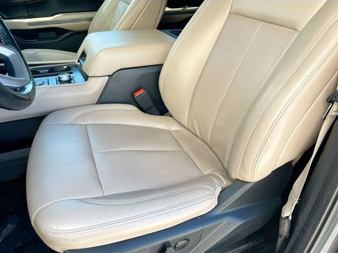 Used 2023 Ford Expedition Max XLT image 19