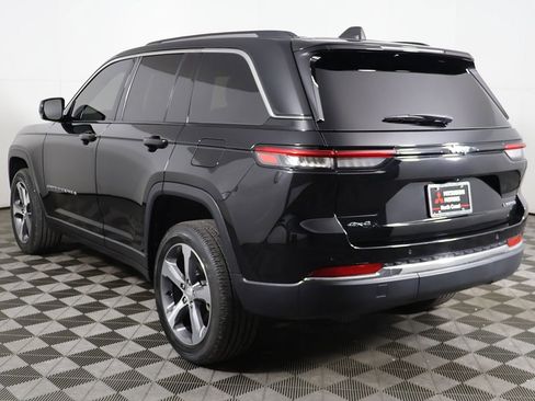 Used 2023 Jeep Grand Cherokee Limited AWD/4WD image 10