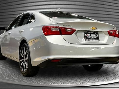 Used 2018 Chevrolet Malibu LT FWD image 4