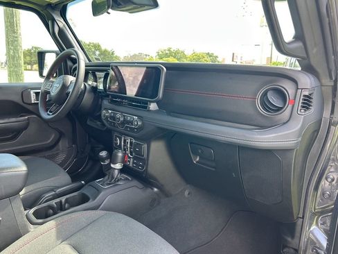 Used 2024 Jeep Wrangler Rubicon image 34