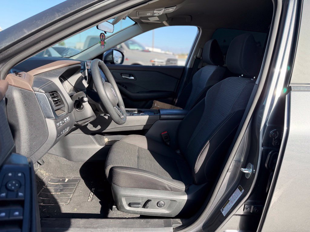 Used 2023 Nissan Rogue SV FWD image 5