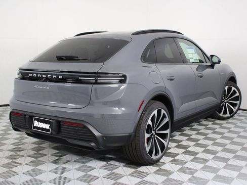 New 2026 Porsche Macan 4S Electric image 7
