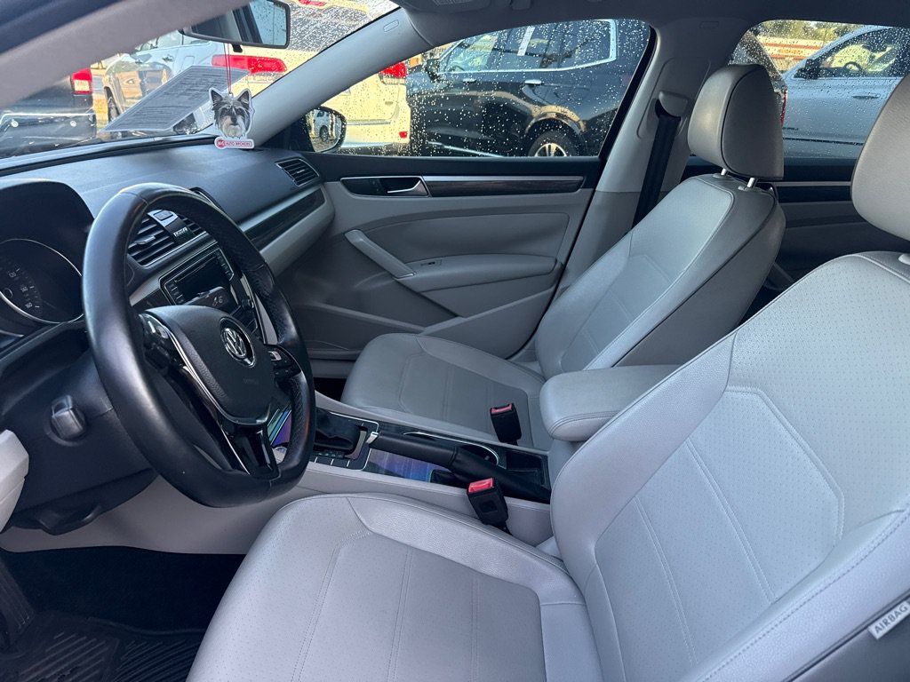 Used 2018 Volkswagen Passat 2.0T SE w/ SE Lighting Package FWD image 13