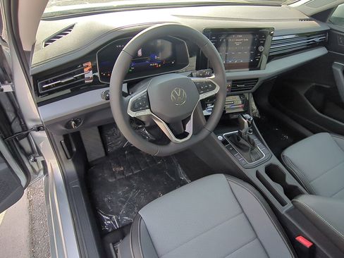 New 2025 Volkswagen Jetta SE image 11