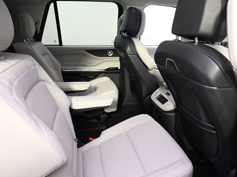 New 2025 Lincoln Navigator Reserve image 18