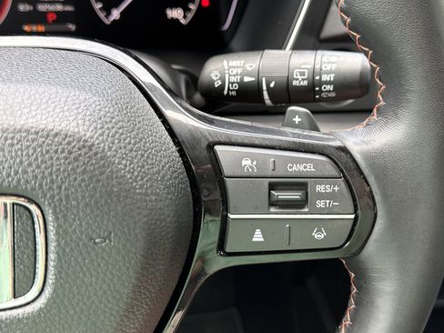 Used 2025 Honda Pilot Sport image 22