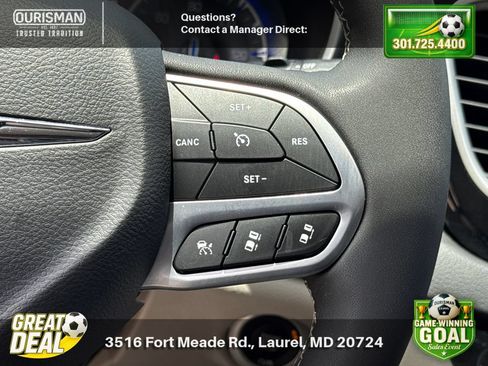 Used 2023 Chrysler Pacifica Touring-L FWD image 24