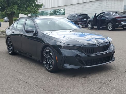 New 2027 BMW 530i xDrive w/ M Sport Package AWD/4WD image 3