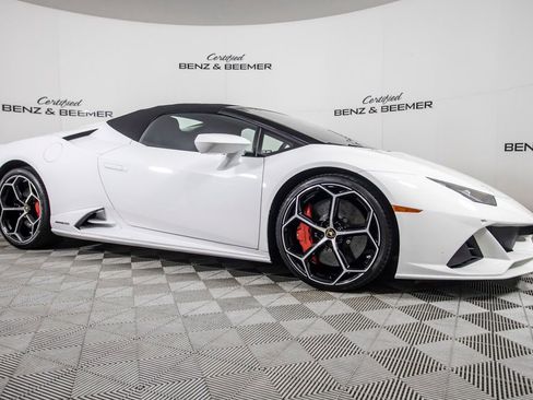 Used 2020 Lamborghini Huracan EVO image 3