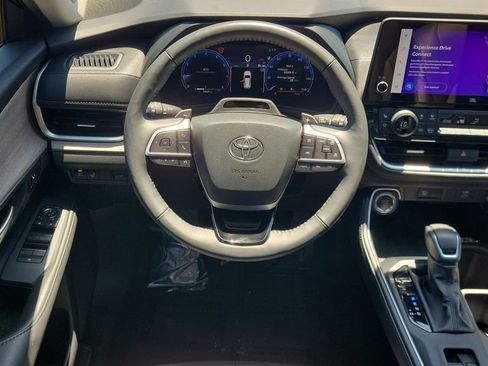 Used 2025 Toyota Grand Highlander AWD image 12