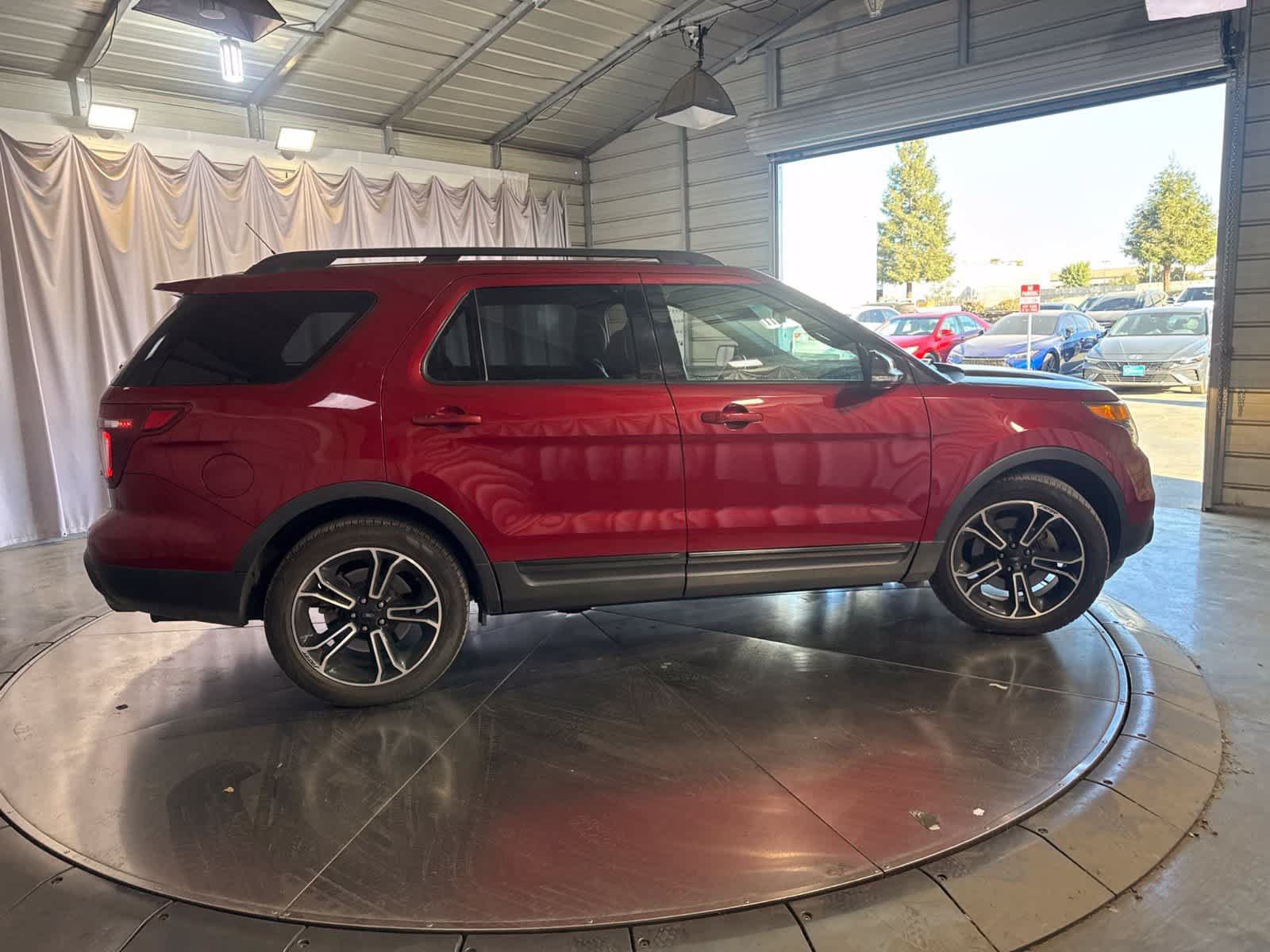 Used 2015 Ford Explorer Sport w/ Equipment Group 401A AWD/4WD image 3