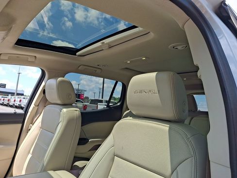 Used 2023 GMC Acadia Denali w/ Denali Ultimate Package AWD/4WD image 14