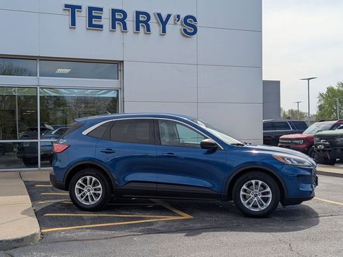 Used 2022 Ford Escape SE image 2