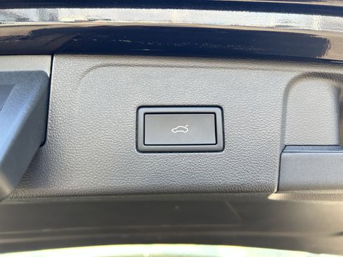 Certified 2025 Volkswagen Atlas SEL Premium R-Line image 28