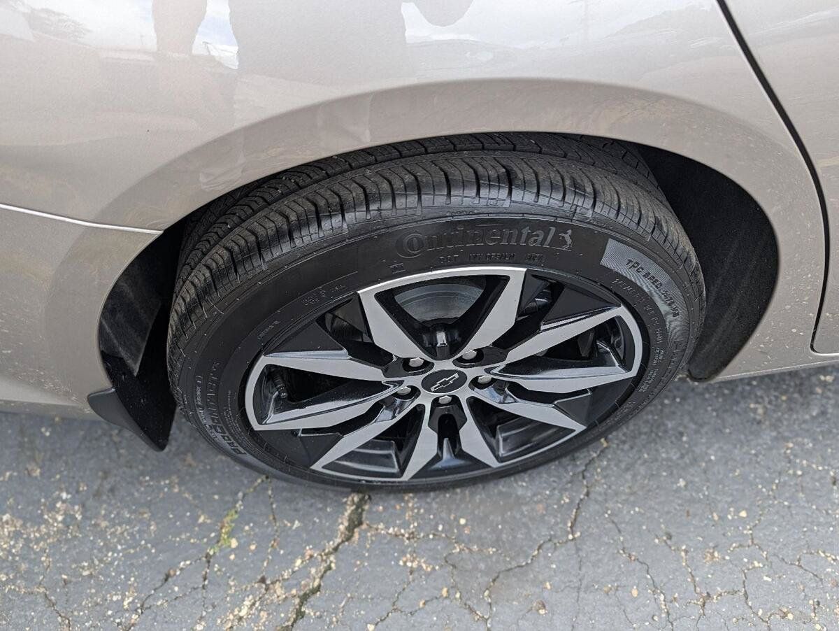 Used 2025 Chevrolet Malibu RS FWD image 33