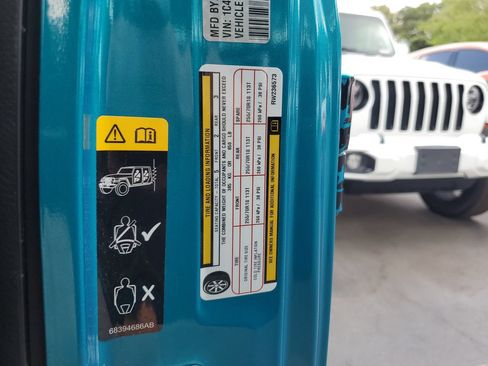 Used 2024 Jeep Wrangler Unlimited Sahara AWD/4WD image 32