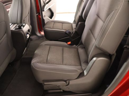 Used 2025 Chevrolet Traverse LT FWD image 12