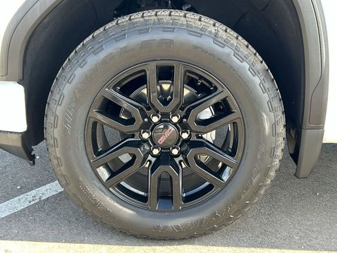 Used 2025 GMC Sierra 1500 Elevation image 32