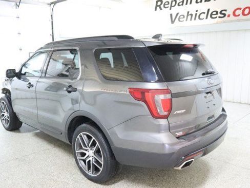 Used 2017 Ford Explorer Sport image 3