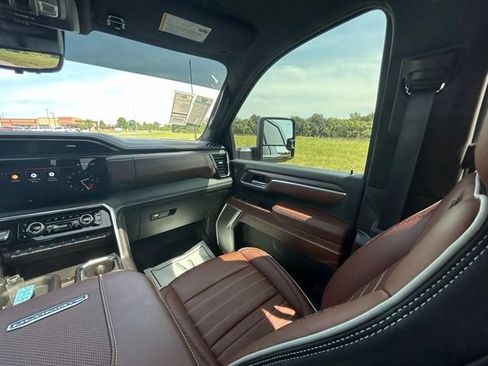 Used 2025 GMC Sierra 2500 Denali Ultimate w/ Max Trailering Package AWD/4WD image 63
