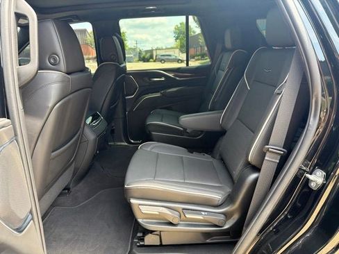 Used 2023 Cadillac Escalade Premium Luxury AWD/4WD image 20