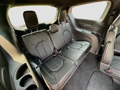 New 2027 Chrysler Pacifica Select AWD/4WD image 40