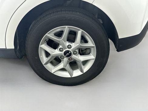 Used 2025 Kia Soul LX w/ LX Technology Package image 11