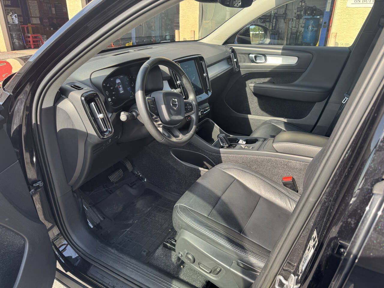 Used 2020 Volvo XC40 T5 Momentum AWD/4WD image 21