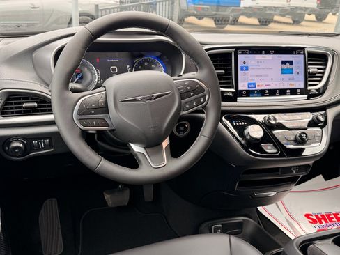 New 2026 Chrysler Pacifica Select FWD image 6