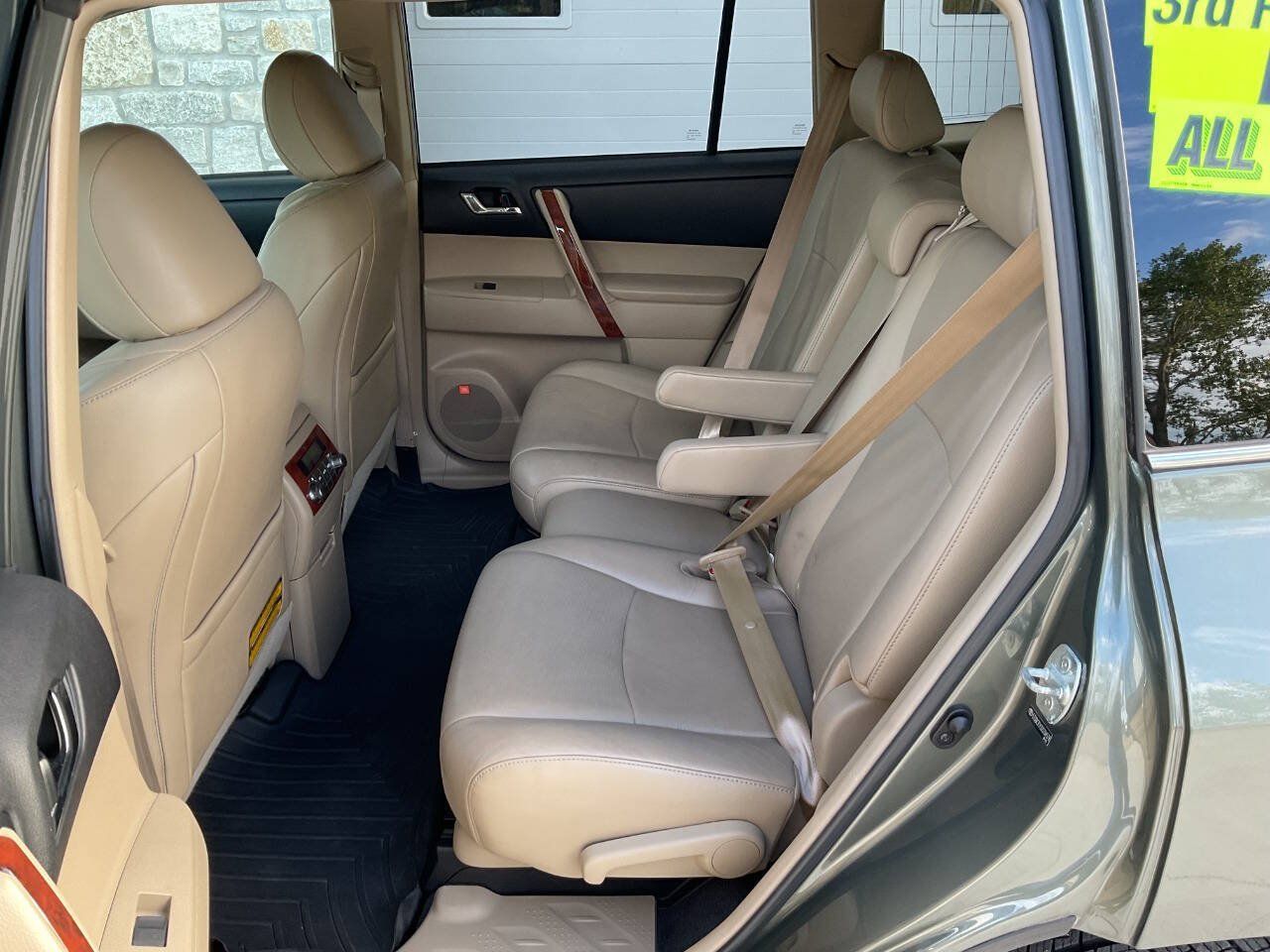 Used 2013 Toyota Highlander Limited AWD/4WD image 29