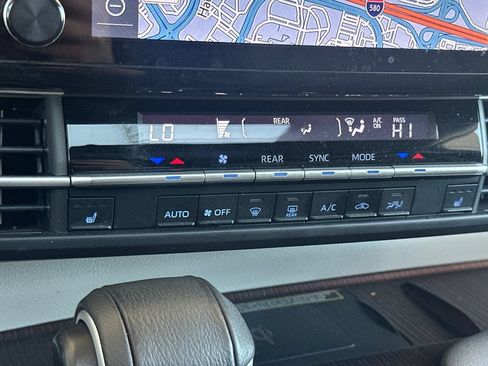 Certified 2022 Toyota Sienna XLE w/ XLE Plus Package FWD image 25