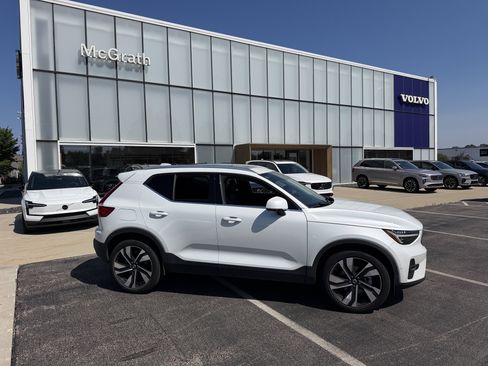 Used 2023 Volvo XC40 B5 Ultimate w/ Protection Package Premier AWD/4WD image 3