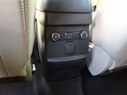 Used 2018 Ford Explorer XLT w/ Equipment Group 202A AWD/4WD image 11