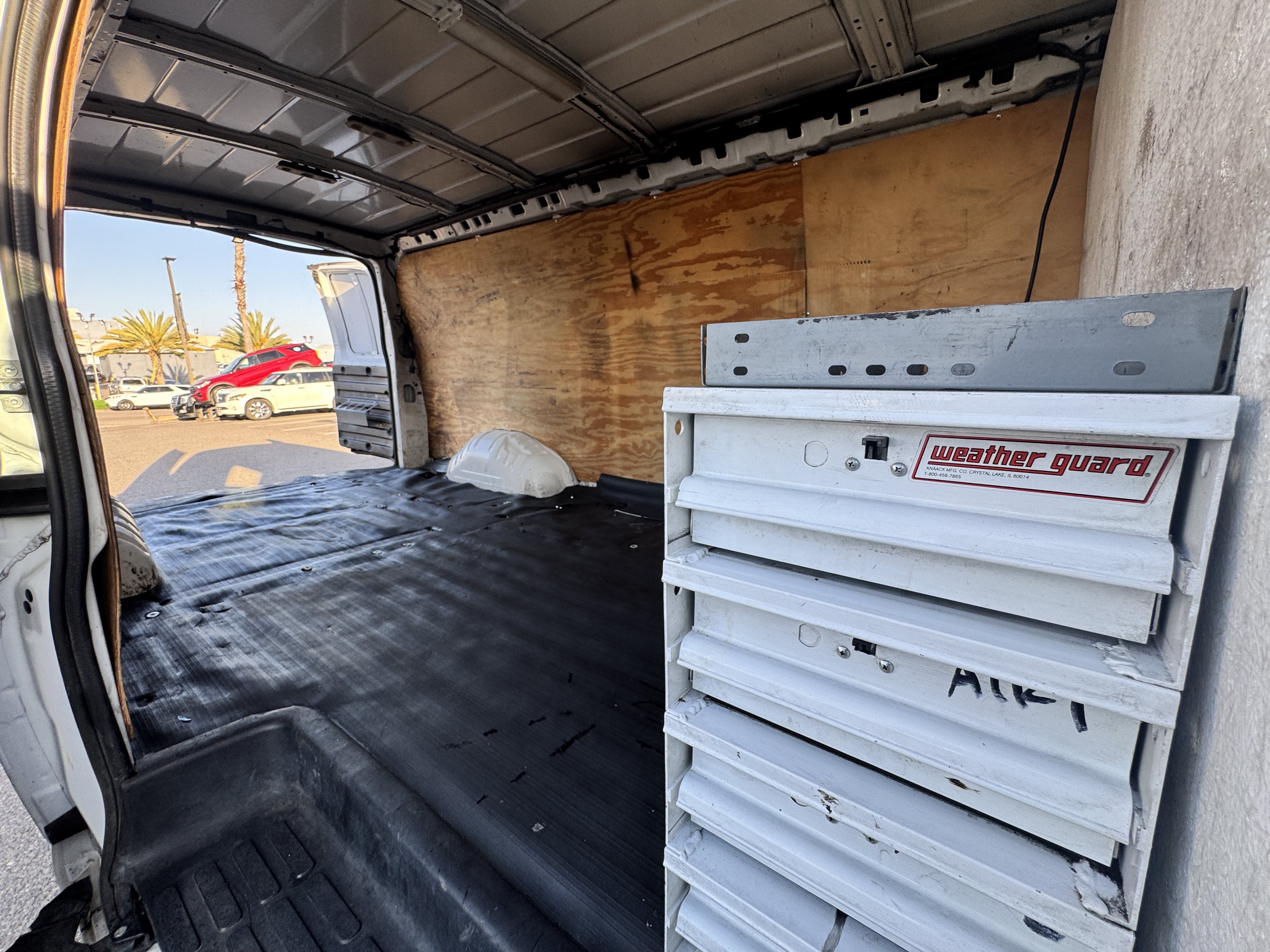 Used 2018 Chevrolet Express 3500 Extended w/ Driver Convenience Package RWD image 10