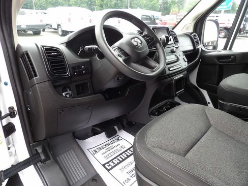 Used 2024 RAM ProMaster 2500 w/ Convenience Group FWD image 16