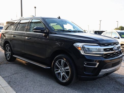 Used 2023 Ford Expedition Max Limited image 3