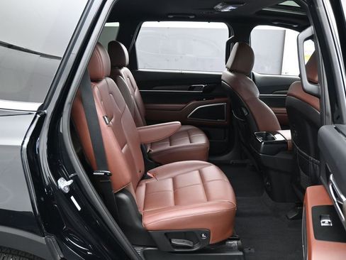 Used 2024 Kia Telluride EX w/ EX Captain's Chair Package FWD image 39