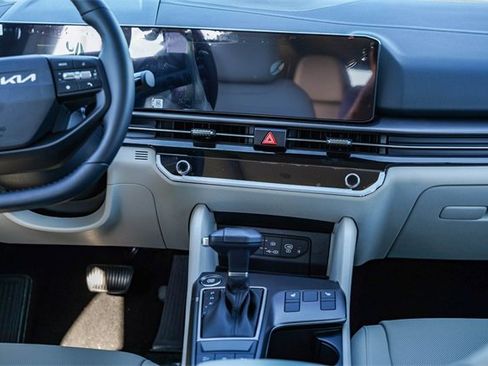 New 2025 Kia Carnival SX w/ SX Dark Edition Package image 15