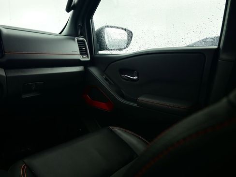 Used 2024 Nissan Frontier PRO-4X w/ Pro Premium Package image 12