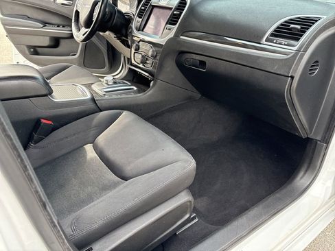 Used 2021 Chrysler 300 Touring w/ Sport Appearance Package image 13